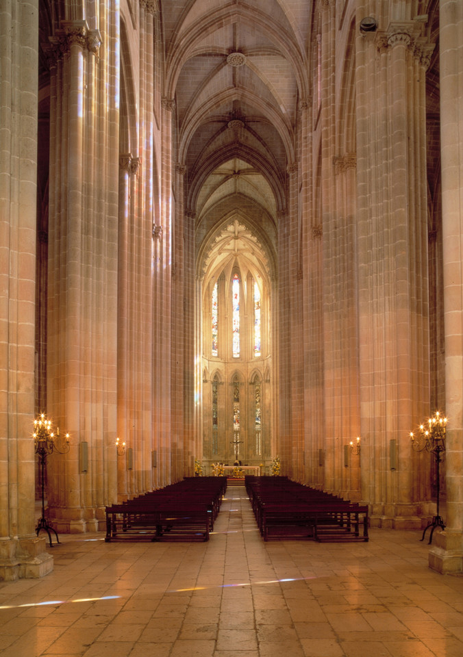 Batalha- Mosteiro de Santa Maria da Vitoria-Central nave- fot Arquivo do Turismo de Portugal- b