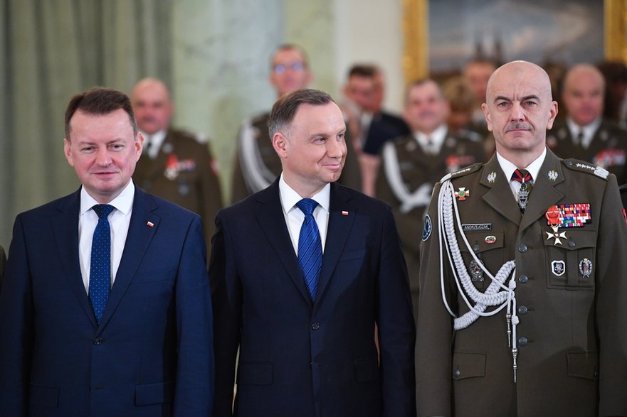 Mariusz Błaszczak, Andrzej Duda oraz gen. Rajmund Andrzejczak.