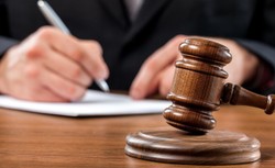 Niezbadany, nieprzewidywalny, kładzie procesy. Kim jest największy wróg adwokata?