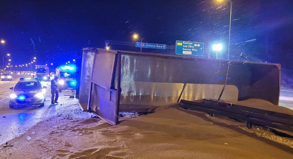 Przewrócona ciężarówka na S3 koło Gorzowa