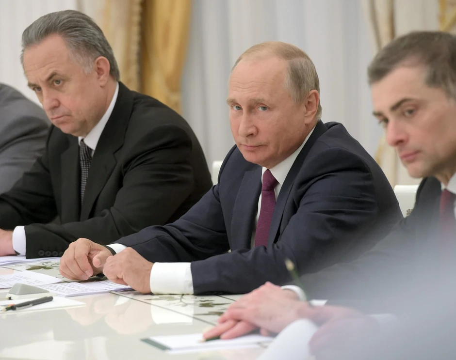 Vladislav Surkov (desno) sa Vladimirom Putinom