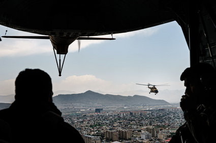 Przestrzeń powietrzna Afganistanu udostępniona wojsku. Loty pasażerskie z Kabulu odwołane
