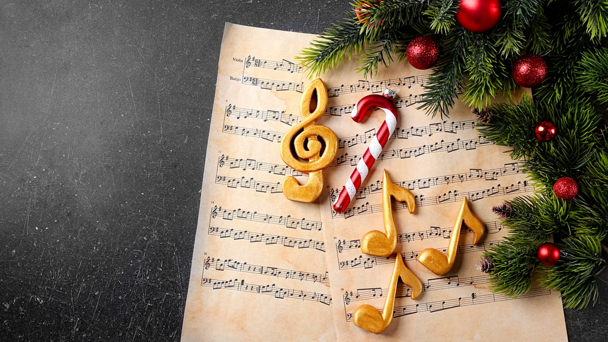 Kolędy to wyjątkowe pieśni. Śpiewamy je z okazji Bożego Narodzenia, kiedy spotykamy się z rodziną i najbliższymi, by spędzić wspólnie świąteczny czas. To także idealne melodie, które mogą nam towarzyszyć w trakcie przygotowań. Dlatego przygotowaliśmy dla was wyjątkową playlistę z najpiękniejszymi polskimi kolędami i pastorałkami. 