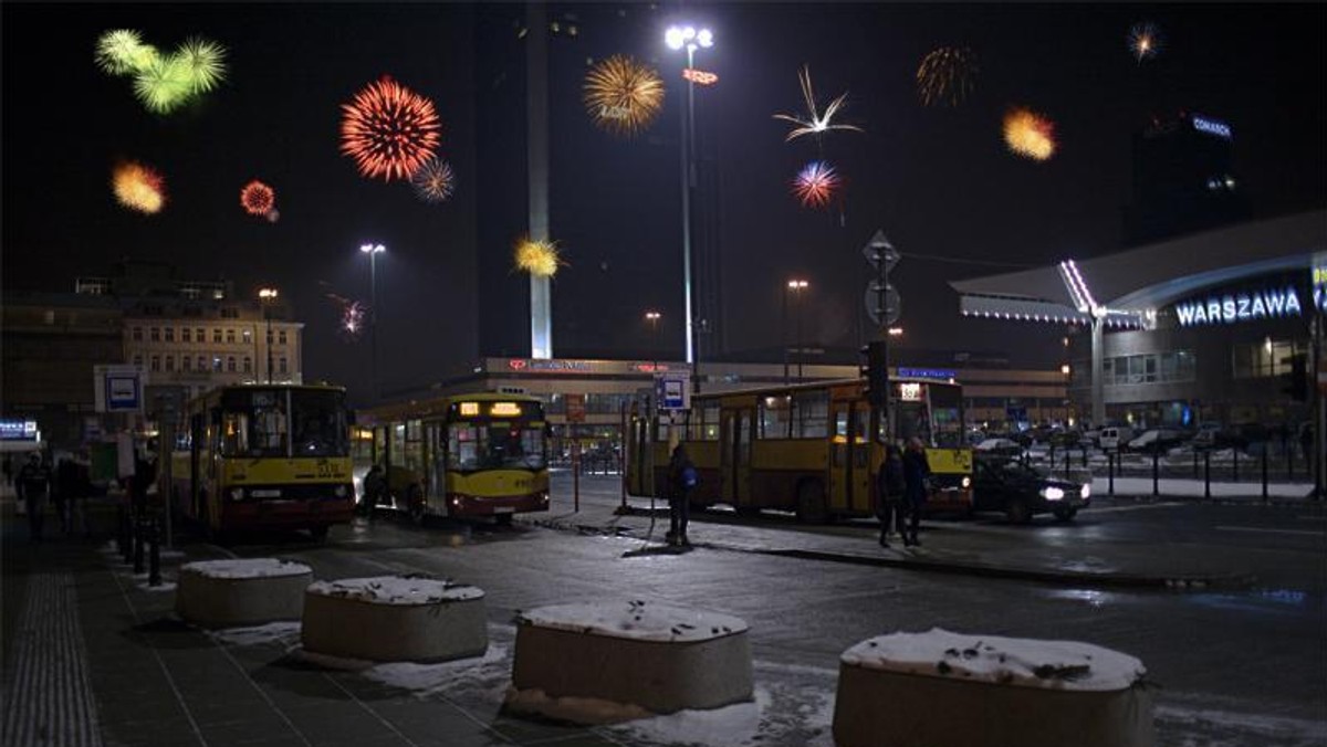 Specjalne autobusy i tramwaje, częściej jeżdżące niektóre linie, dodatkowe pociągi oraz metro kursujące przez całą noc w sylwestra. Zarząd Transportu Miejskiego wprowadzi duże zmiany w komunikacji miejskiej w sylwestra i Nowy Rok, z związku z planowaną zabawą miejską na błoniach Stadionu Narodowego. Podpowiadamy, jak dojechać i wrócić z imprezy.