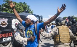 Rząd Haiti "zgubił" 2 mld dolarów. Zamieszki na ulicach, policja strzela do demonstrantów