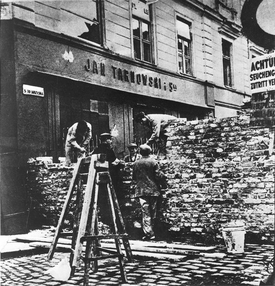 Budowa muru getta. Warszawa, 1940 r.