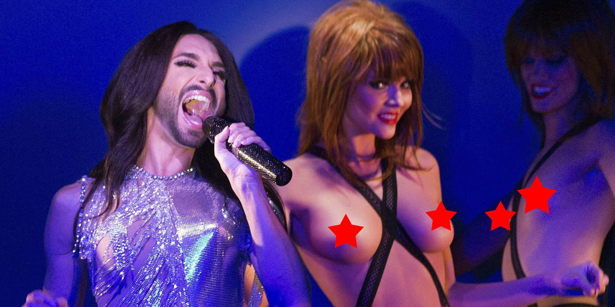 Conchita Wurst z nagimi kobietami