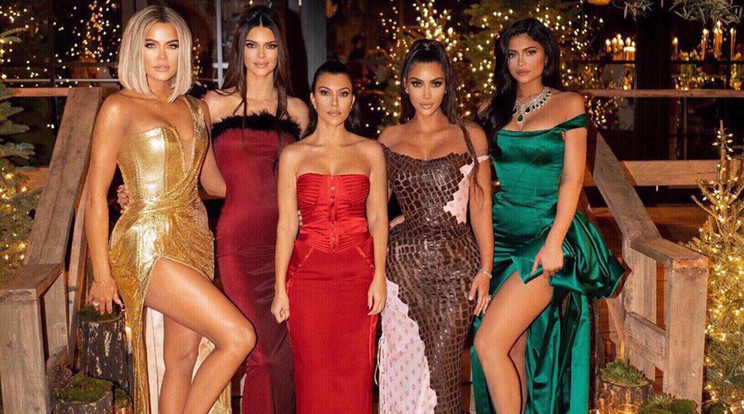 Tény: a Kardashian-lányok sosem voltak szégyenlősek /Fotó: Northfoto