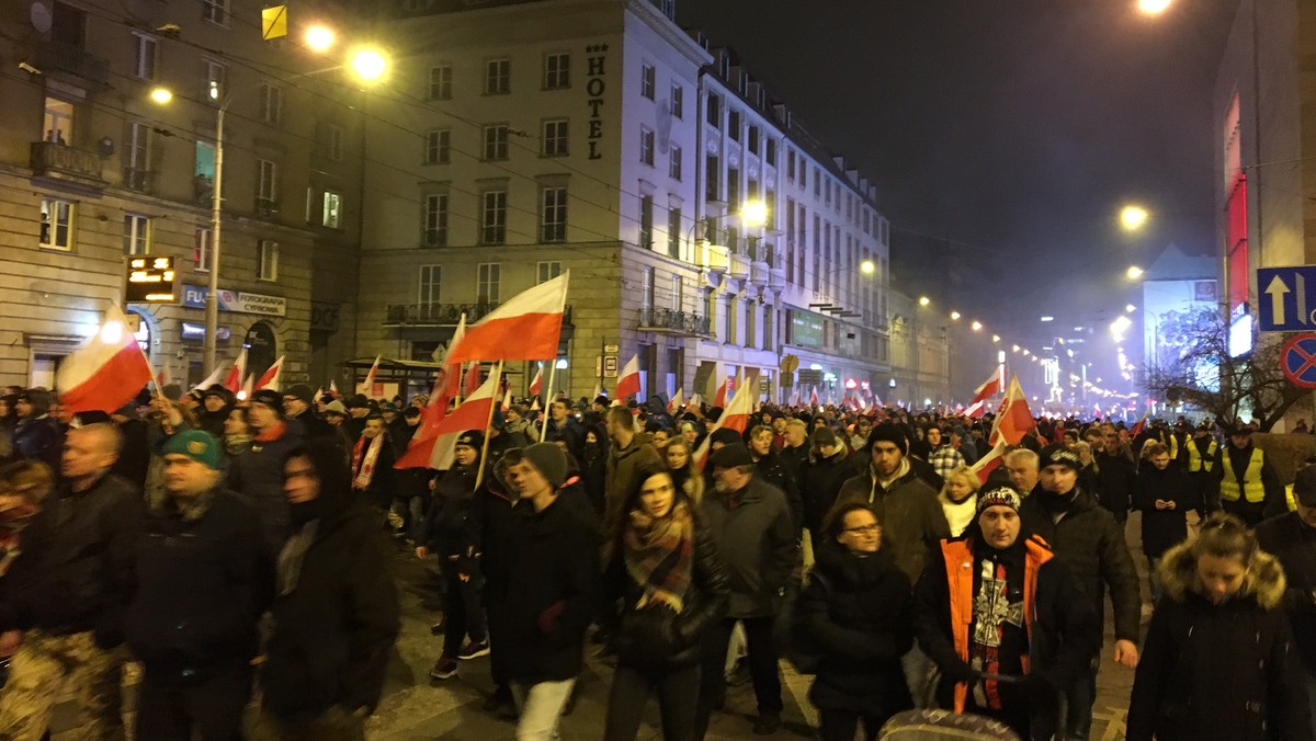 Nie o 17 jak planowano, a o godz. 19 rozpocznie się wrocławski marsz narodowców, który 11 listopada przejdzie ulicami Wrocławia. Jak podają organizatorzy wydarzenia, zmiana godziny podyktowana jest tym, że o 17 rozpocznie się w ścisłym centrum bieg niepodległości, w którym uczestnicy manifestacji także chcą wziąć udział.