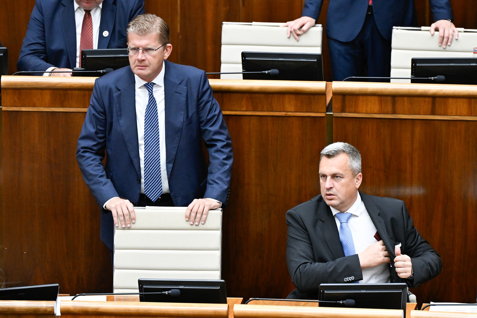 Mimoriadna schôdza k odvolávaniu podpredsedu parlamentu Šimečku.