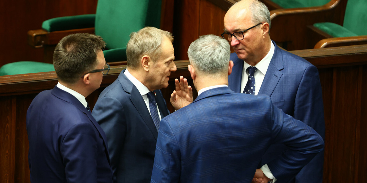 Szymon Hołownia, Donald Tusk, Włodzimierz Czarzasty i Krzysztof Gawkowski podczas posiedzenia Sejmu w grudniu 2023 r.