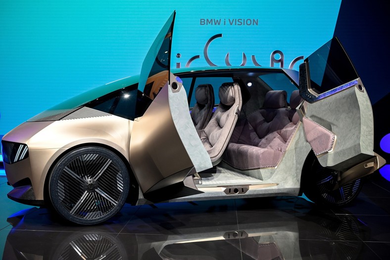 BMW Vision CirCular EPA/SASCHA STEINBACH Dostawca: PAP/EPA.