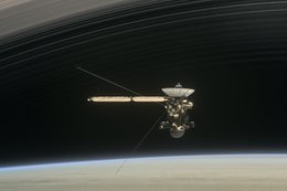 Sonda Cassini była najbliżej Saturna w historii. Oto czego dowiedzieliśmy się z jej przelotów