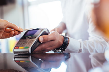 Karta kredytowa a debetowa — czym się różnią ?