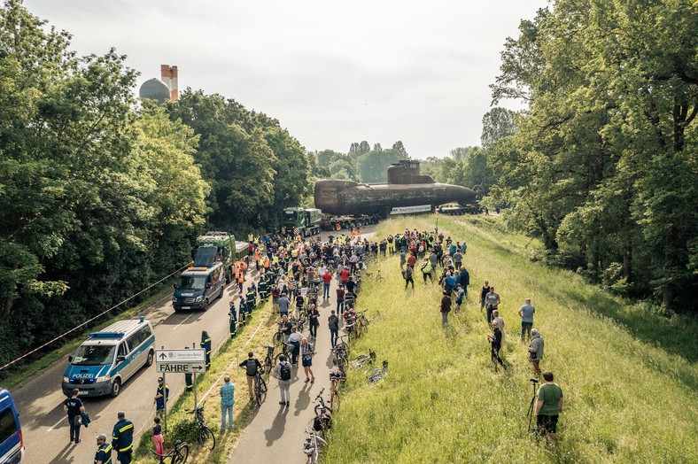 Transport 500-tonowego okrętu podwodnego drogami Niemiec