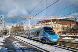 pociągi popędzą po polskich torach z prędkością 350 km/h. połączenie z