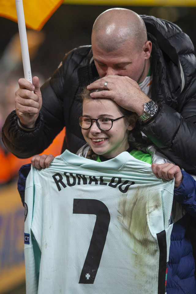 11-latka wbiegła na boisko, Cristiano Ronaldo spełnił jej marzenie