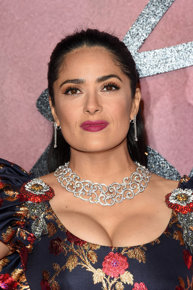 Gwiazdy na gali "British Fashion Awards 2016". Salma Hayek pokazała biust, a Nicole Scherzinger…