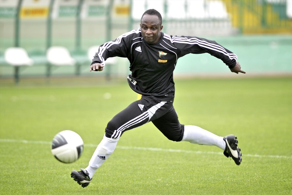 Olisadebe trenuje z Lechią - Piłka nożna