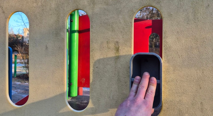 Na placach zabaw trwają typowe, przedsezonowe przeglądy techniczne. W przypadku niektórych obiektów dochodzi jeszcze kontrola 5-letnia, wynikająca z przepisów prawa budowlanego. 