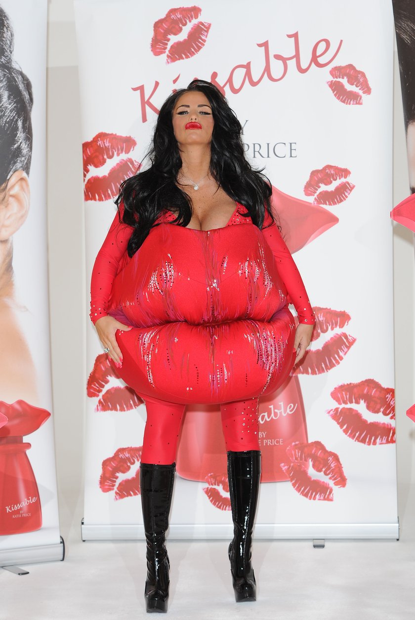  Katie Price na promocji perfum "Kissable"