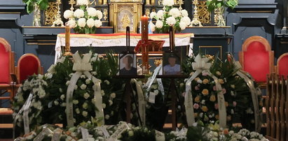 Michał i Olek zostali pochowani podczas jednej uroczystości. Szloch żałobników niósł się po cmentarzu...