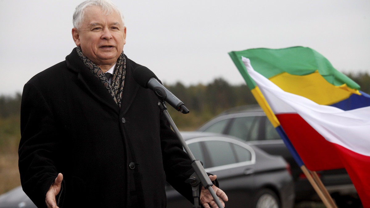 Państwo na różne sposoby wycofuje się z byłych miast wojewódzkich, to m.in. wina skrajnie niewydajnego, przeżartego patologią i korupcją systemu zbudowanego przez PO i PSL – ocenił dziś w Lesznie (Wielkopolskie) prezes PiS Jarosław Kaczyński.
