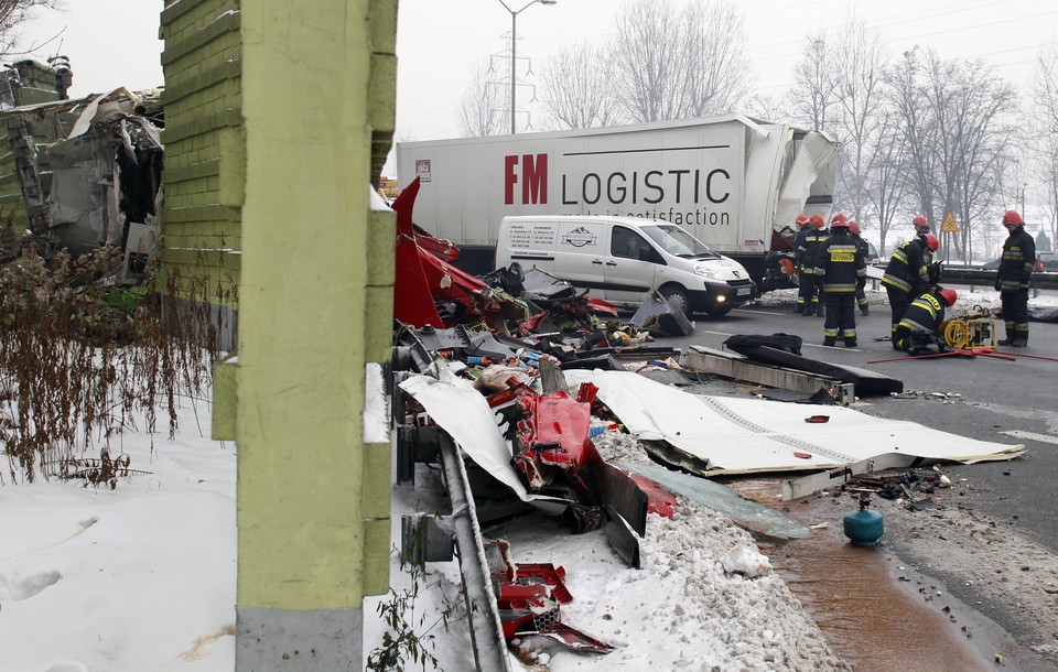 DĄBRÓWKA MAŁA ZDERZENIE TIRÓW OFIARA