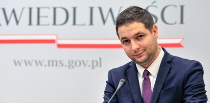 Minister ujawnia: kupowali „Świerszczyki" za publiczną kasę