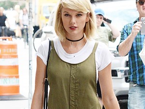 Taylor Swift jobban érti a 90-es évek divatját, mint Rachel Green