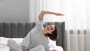 Blage vežbe mogu doprineti razgibavanju zglobova u jutarnjim časovima