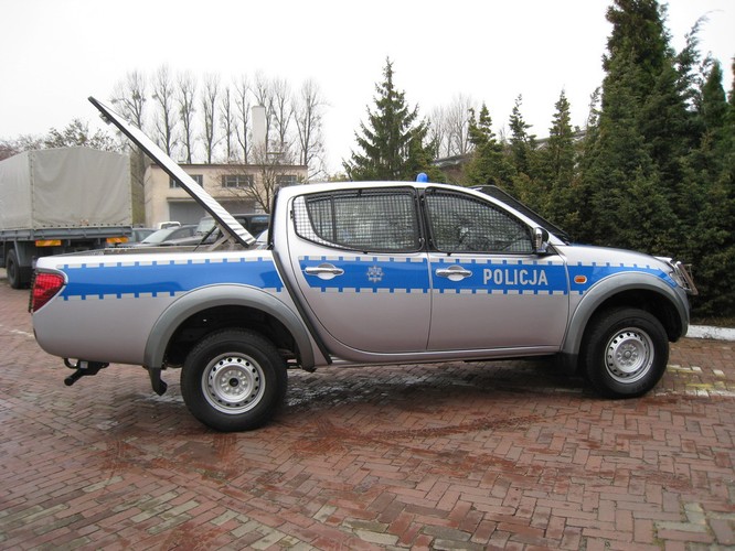 Napęd na obie osie pozwoli sprawnie poruszać się po każdej drodze - piaszczystej, błotnistej czy żwirowej, w górach, w głębokim śniegu i na bardzo śliskich nawierzchniach