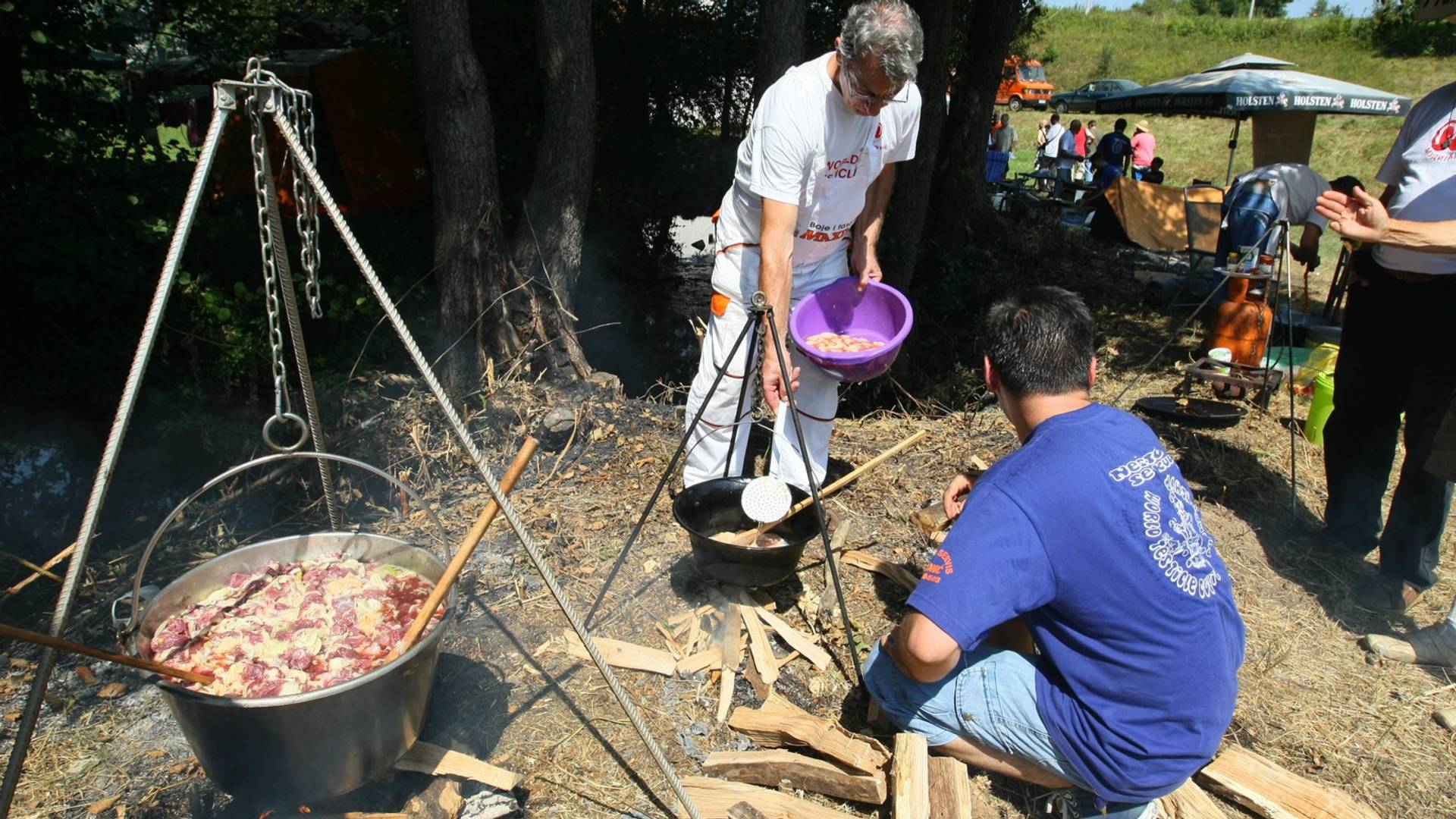 Samo Srbi imaju takmičenje u kuvanju testisa i nagrada za pobednika je hit