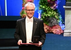 Amerykański noblista zostanie Polakiem. Ma 'kapitalny plan' i Tusk chce mu pomóc