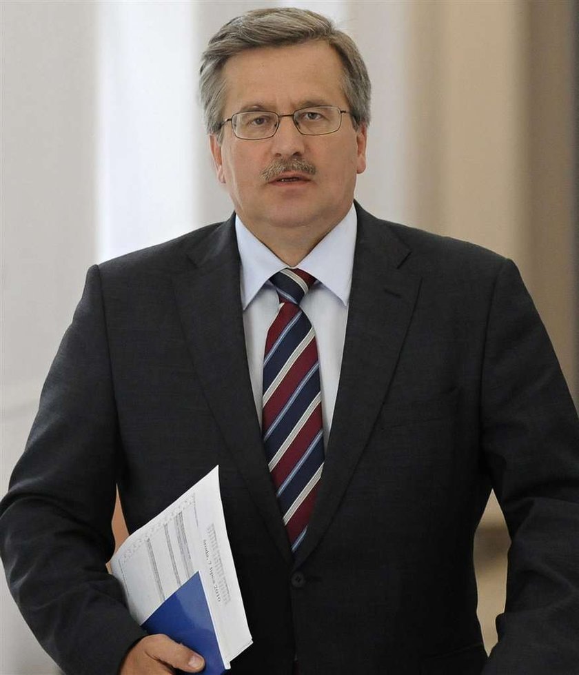 Bronisław Komorowski sie ubiera elegancko