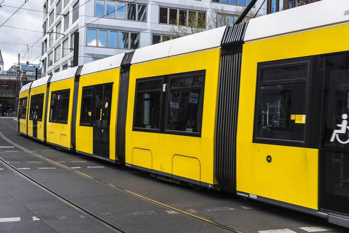 Trzy pożary linii kolejowych w Niemczech. Służby twierdzą, że to celowe podpalenia.