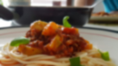 Szybkie spaghetti z wołowiną i cukinią dla zabieganych
