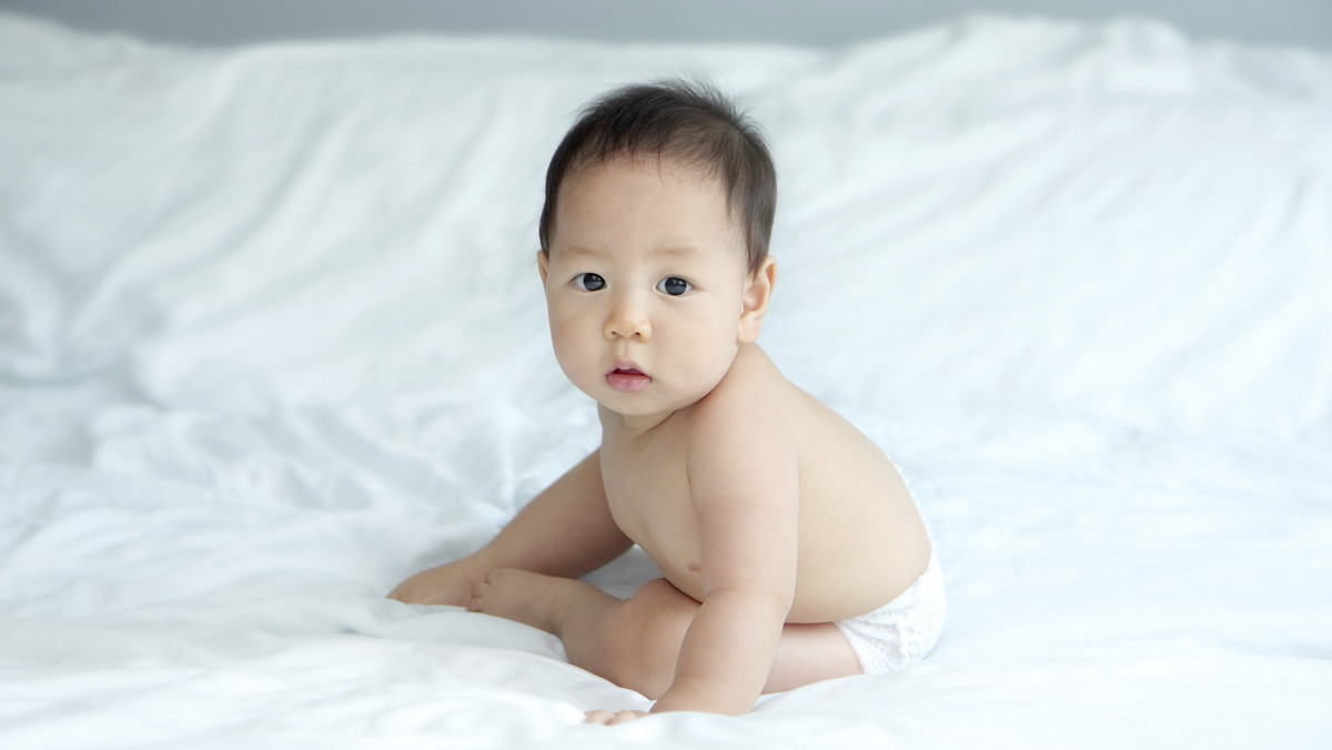 W rezultacie złagodzenia polityki jednego dziecka w Chinach więcej par będzie mogło mieć dwoje dzieci. Oznacza to, że Państwo Środka przygotowuje się do urodzin 2 mln dzieci więcej każdego roku - poinformował w czwartek przedstawiciel ministerstwa zdrowia.