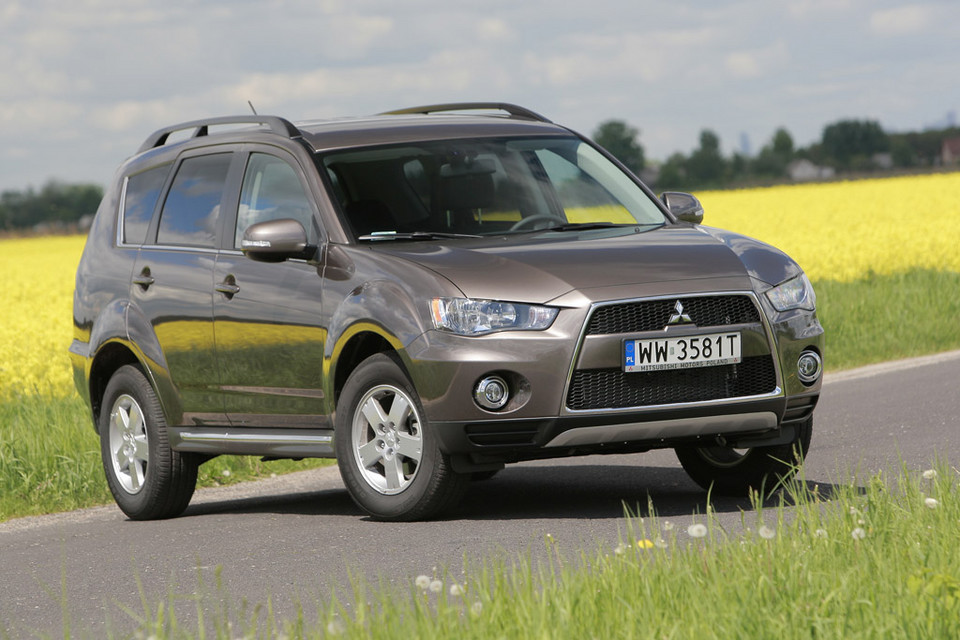 Mitsubishi Outlander czy warto kupić podstawową wersję