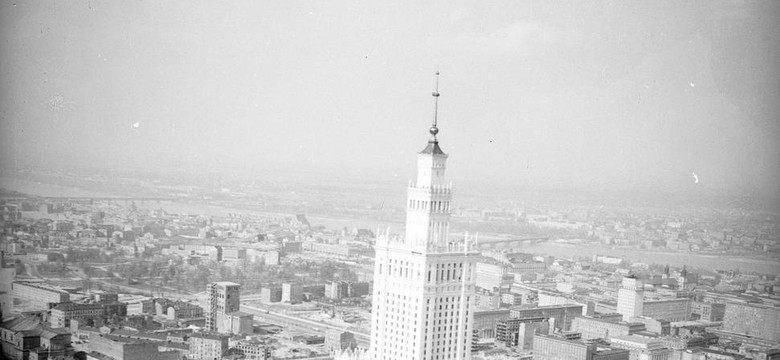 Polski Empire State Building? Nadwiślański Wersal? PKiN świętuje 60 lat. ARCHIWALNE ZDJĘCIA