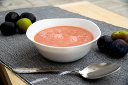 Pamuła, czyli pyszna zupa ze śliwek. Sprawdź tę letnią wersję, zakochasz się