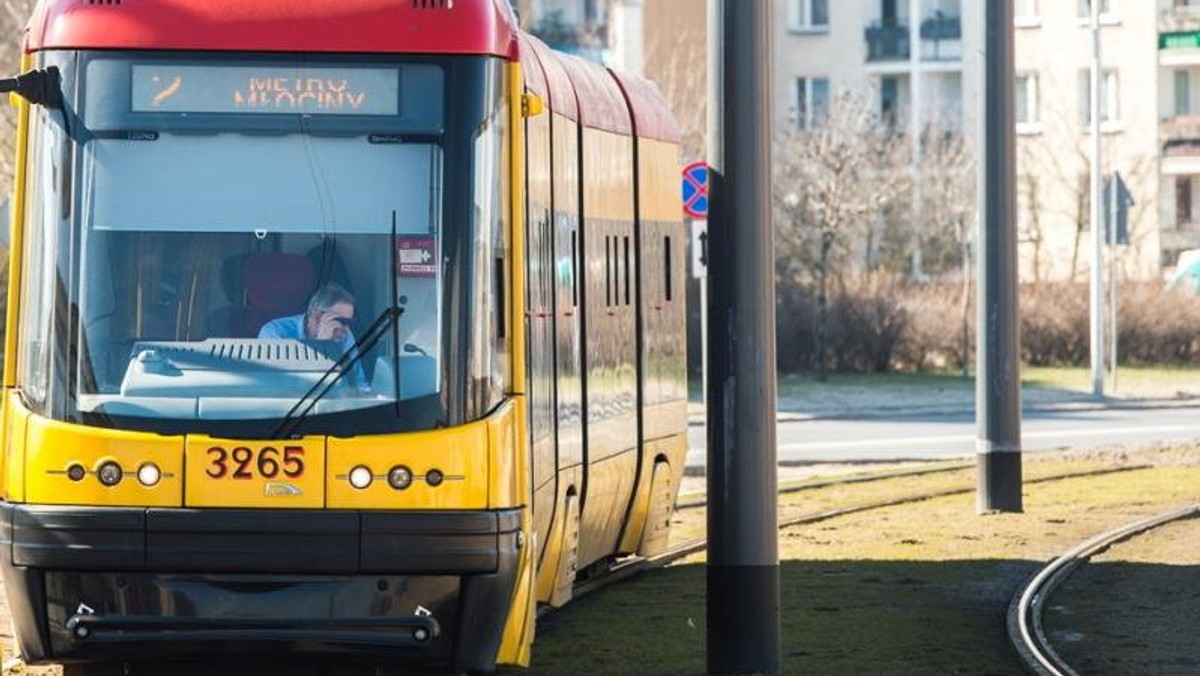 Dobra wiadomość dla pasażerów komunikacji miejskiej. Od poniedziałku, 4 maja, tramwaje linii 17 skręcą z ul. Marymonckiej na most Skłodowskiej-Curie (Północny) i dojadą do Tarchomina Kościelnego. Tramwaje linii 2 będą kursować częściej. Szykują się też zmiany w komunikacji autobusowej w tym rejonie miasta.