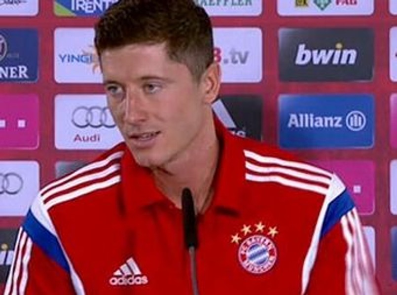 Robert Lewandowski już w Bayernie. Ładnie mu w nowej koszulce? ZDJĘCIA