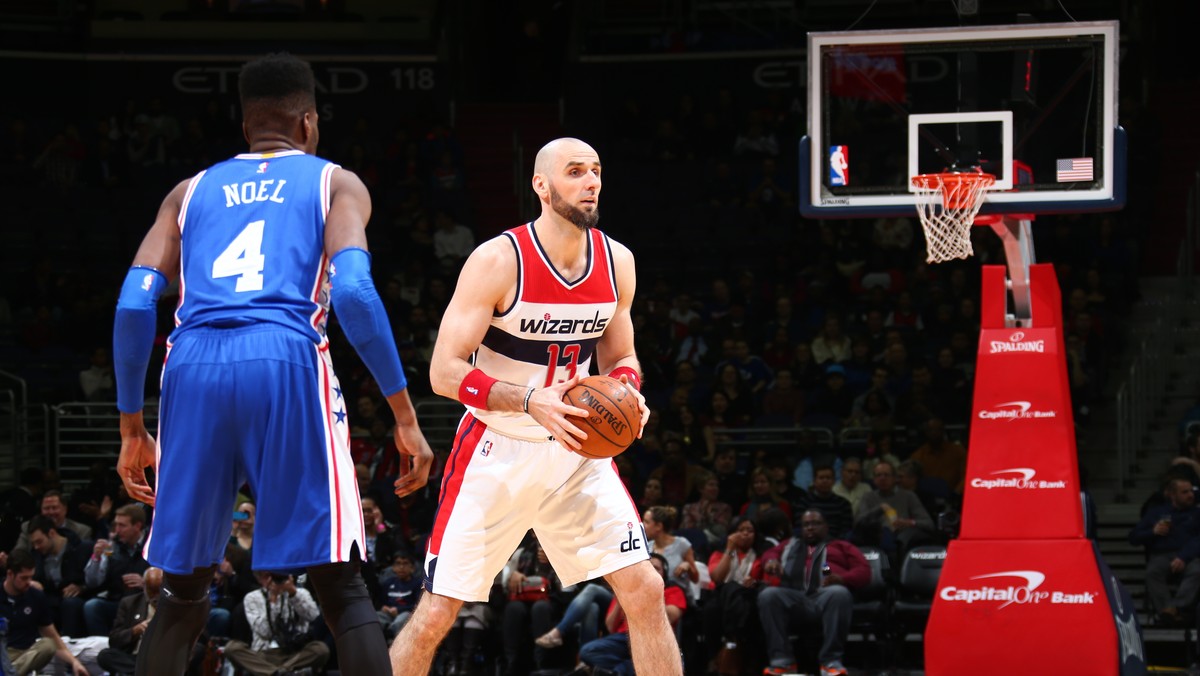 Washington Wizards pewnie pokonali Philadelphia 76ers posiadaczy najgorszego bilansu w NBA 106:94. Świetnie zaprezentował się Marcin Gortat, który uzyskał 24. double-double w sezonie i 160. w karierze notując 21 punktów i 13 zbiórek.