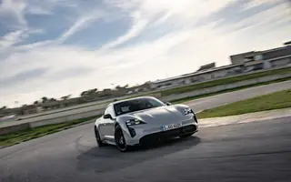 Porsche Taycan GTS – e-sportowa kondycja