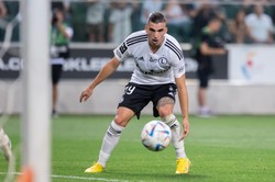 Lider Ekstraklasy gra w Łodzi, wicelider jedzie do Mielca