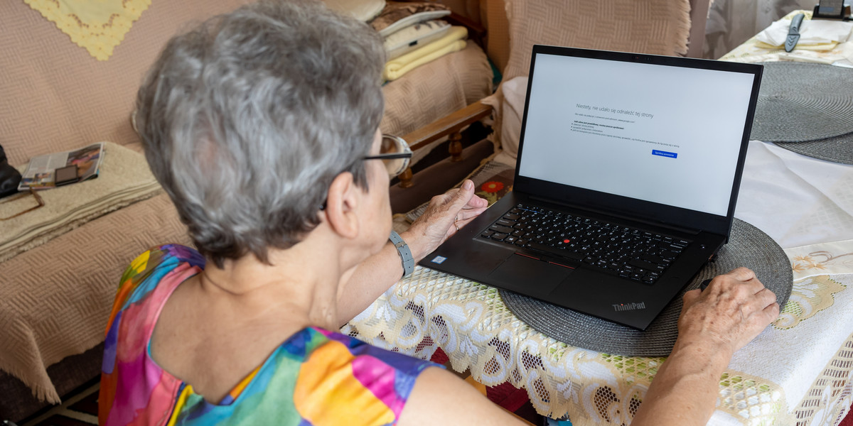 Seniorzy przyzwyczaili się do korzystania z bezpłatnego internetu.