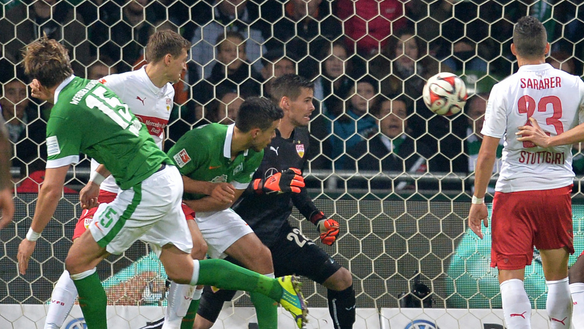W ostatnim sobotnim meczu 11. kolejki Bundesligi Werder Brema pokonał VfB Stuttgart 2:0. W samej końcówce w drużynie gospodarzy pojawił się Ludovic Obraniak, który zdążył zobaczyć żółtą kartkę. Ten wynik oznacza, że na samo dno tabeli spadła Borussia Dortmund.