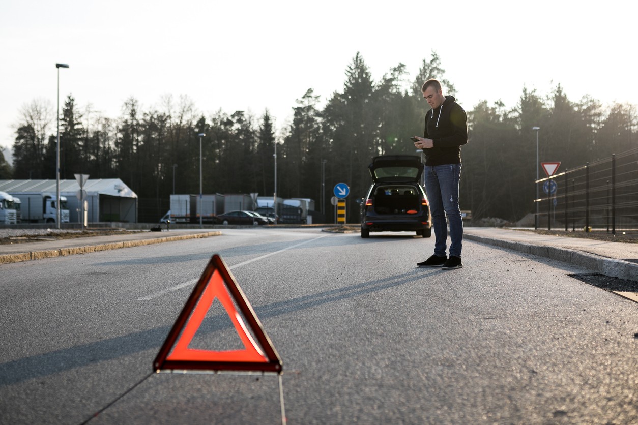 gnorovanie nízkeho tlaku oleja vedie k fatálnemu poškodeniu a zadretiu motora. Oprava často presahuje hodnotu auta.