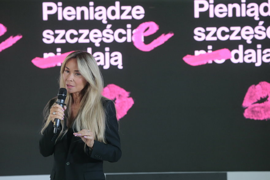 Joanna Przetakiewicz na premierze książki "Pieniądze szczęścia dają"